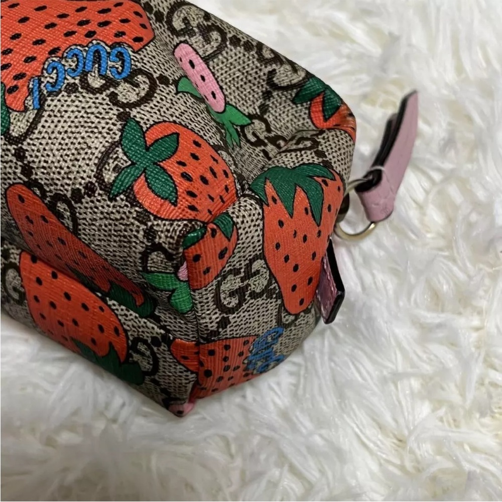 🍓GUCCI Strawberry GG Supreme Cosmetic Makeup Bag Pouch RARE - Picture 6 of 9